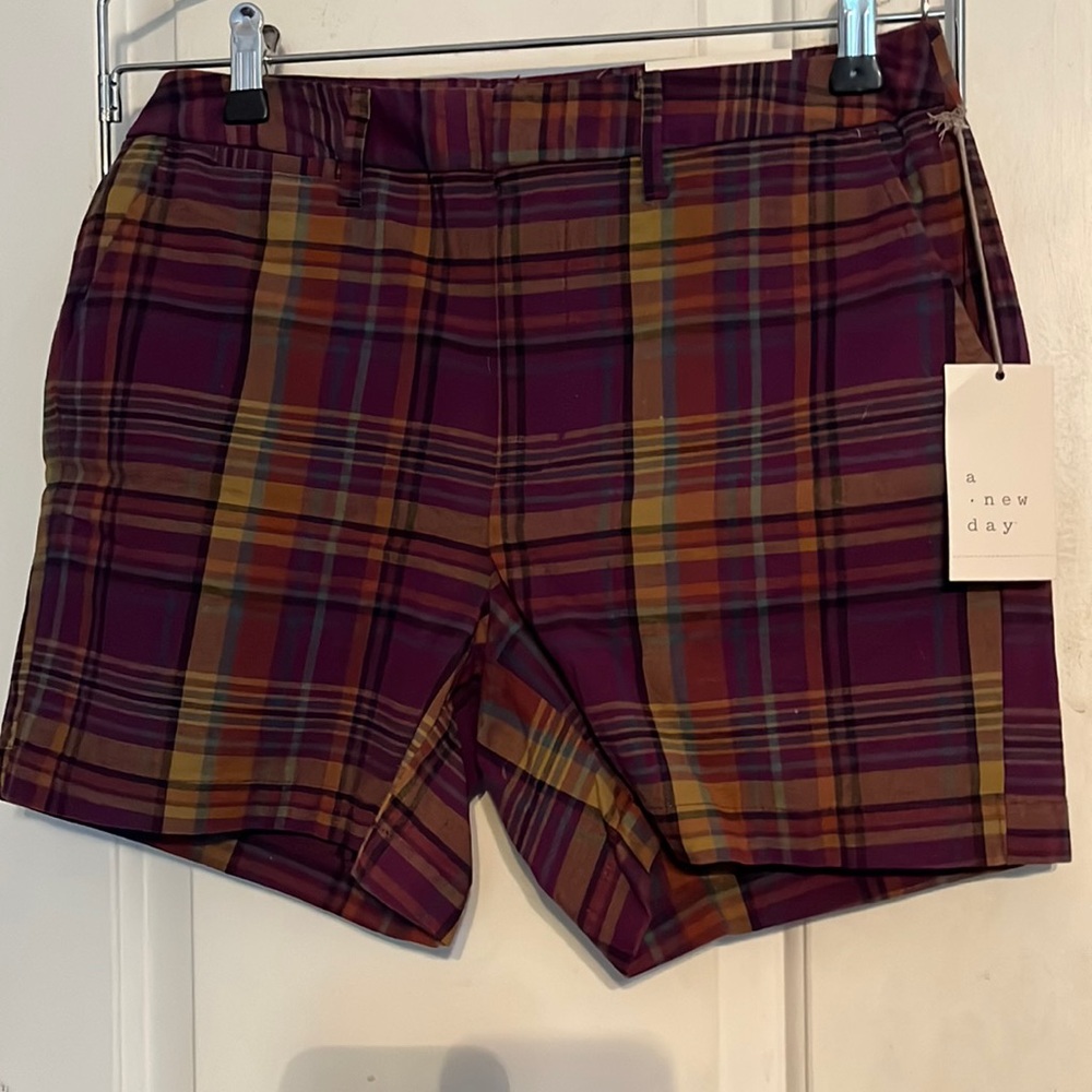 A New Day multicolored plaid shorts, size 4. NWT